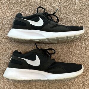 Nike Women’s Kaishi Running Shoes Black/White - Size 8